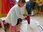 Šroubujeme, zatloukáme, vrtáme a řežeme -polytechnika ve školce